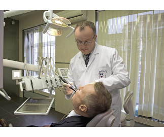 В РАН предложили разработать программу импортозамещения в стоматологии