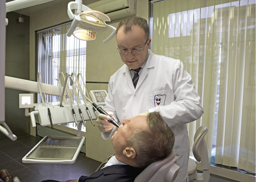 В РАН предложили разработать программу импортозамещения в стоматологии